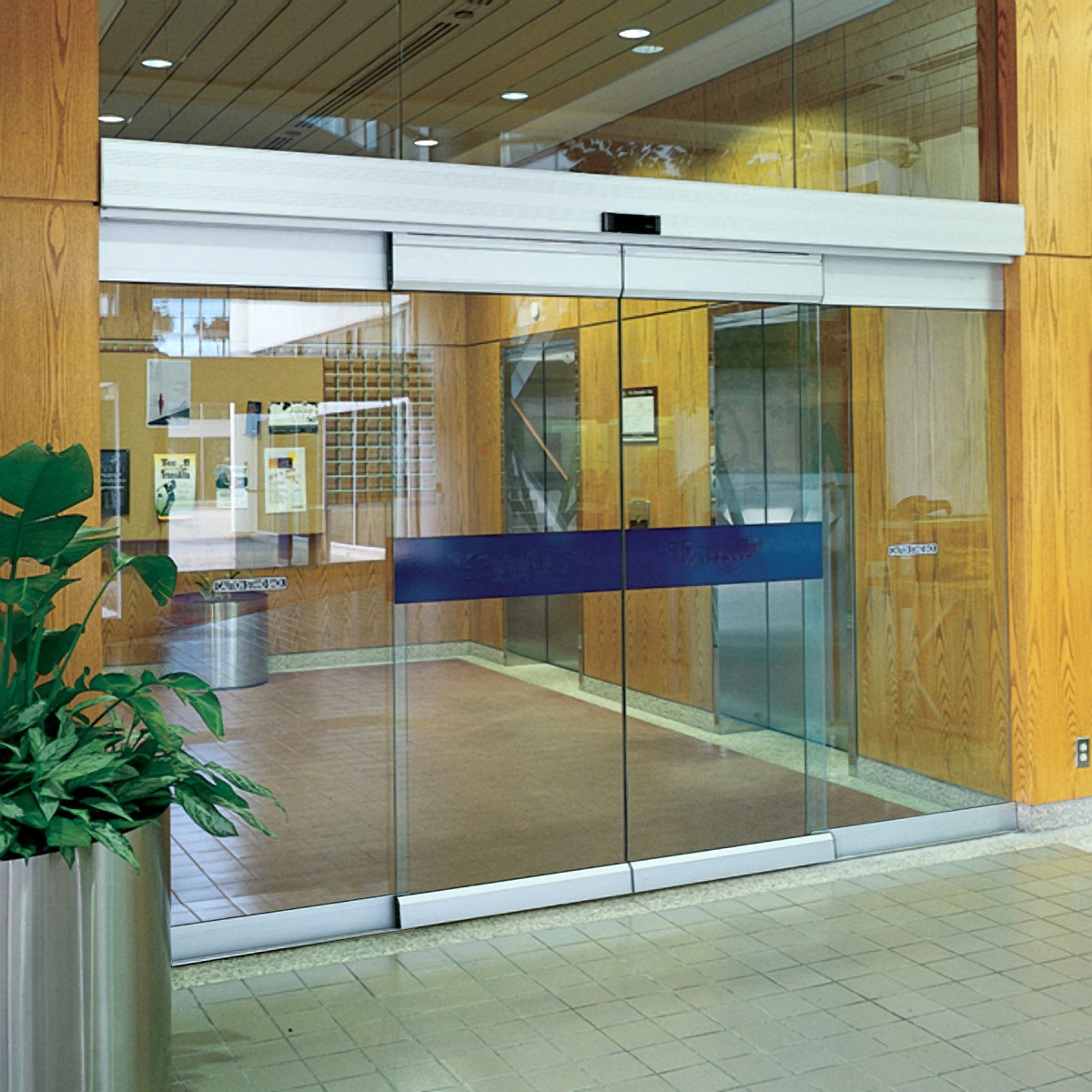 AUTOMATIC SLIDING DOORS